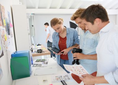 Yaratıcı ekip toplantısı fotoğrafçının Studio