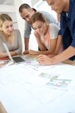 Projede çalışan öğrenciler