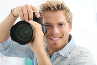 Stüdyoda fotoğraf çekimi modeli