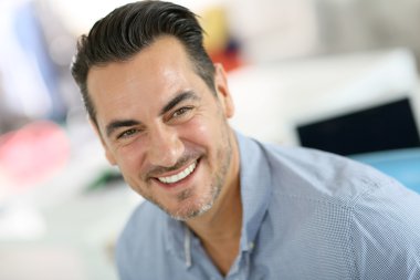 Office neşeli işadamı