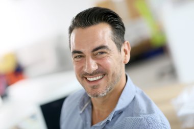 Office neşeli işadamı