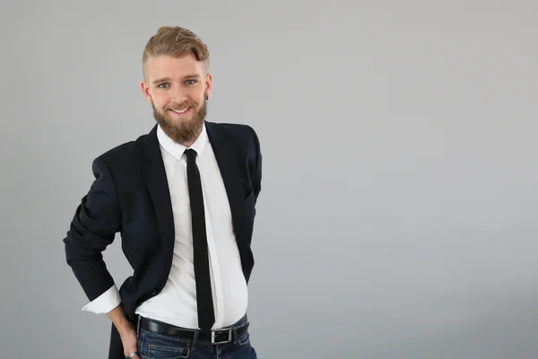 Smiling young businessman — Stock Photo, Image