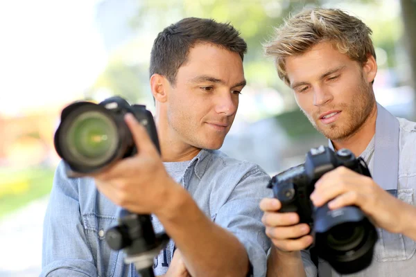 Homens no dia do treinamento de fotografia — Fotografia de Stock