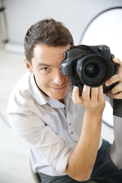 Photographer with lighting equipment — Stock Photo, Image