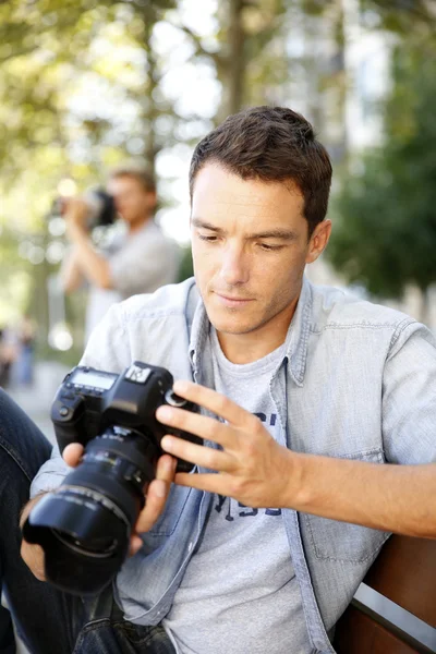 Photographer taking pictures in street — Stock Photo, Image