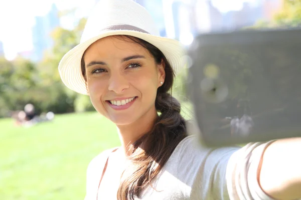 Woman taking picture with smartphone — Stock Photo, Image