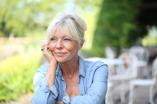 Femme âgée souriante — Photo