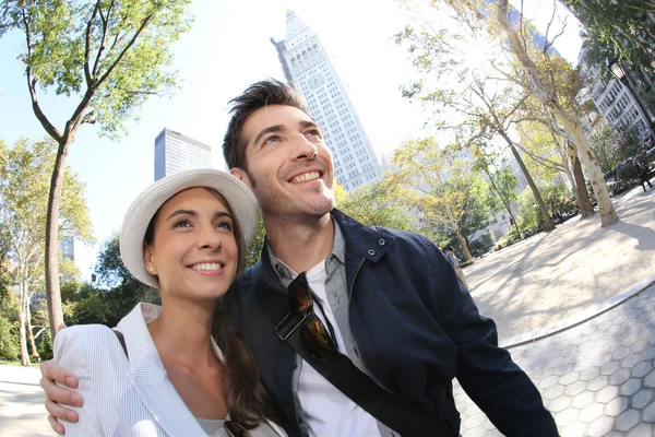 Turistas divirtiéndose visitando Nueva York — Foto de Stock