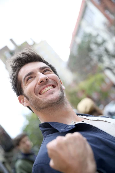 Homem expressando felicidade e sucesso — Fotografia de Stock