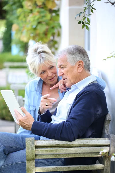 Senior couple websurfing on internet — Stock Photo, Image