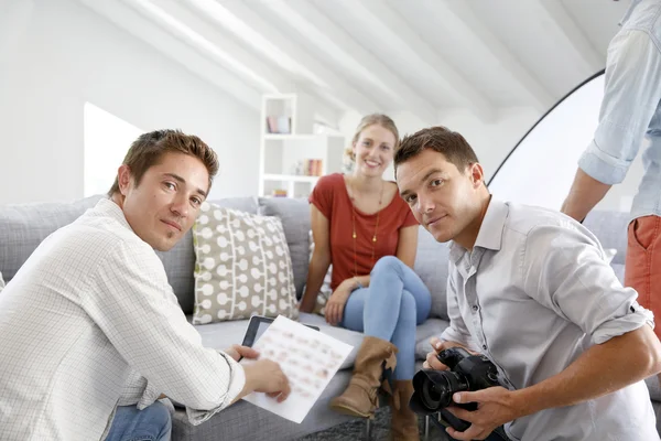 Team av fotografer på skytte dag — Stockfoto