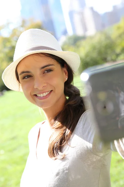 Woman taking picture with smartphone — Stock Photo, Image