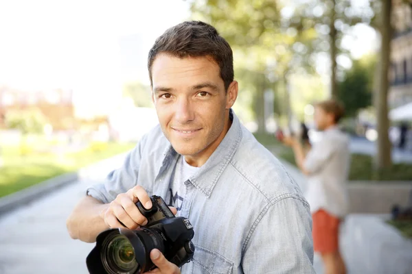 Jonge fotografen op trainingsdag — Stockfoto