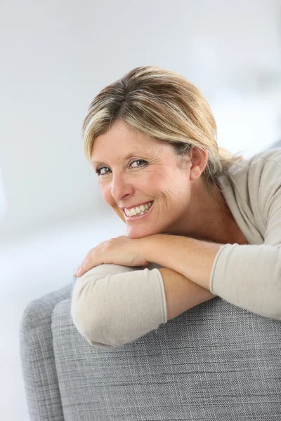 Woman relaxing in sofa — Stock Photo, Image