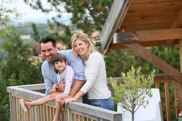 Family enjoying vacation in log cabin — Stock Photo, Image