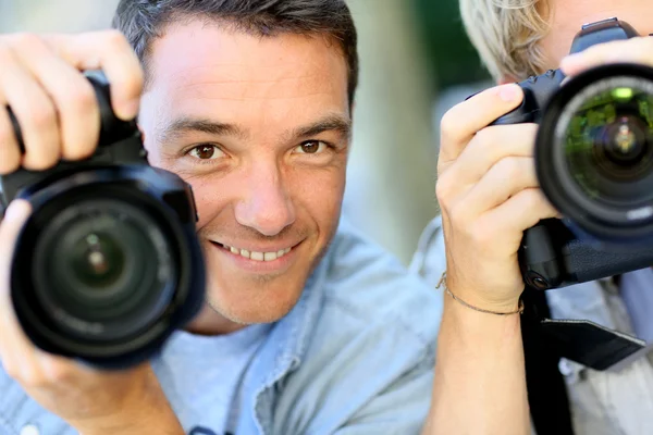 Uomini in giornata di formazione fotografica Foto Stock