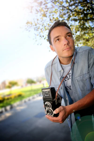 Photographer using vintage camera — Stock Photo, Image