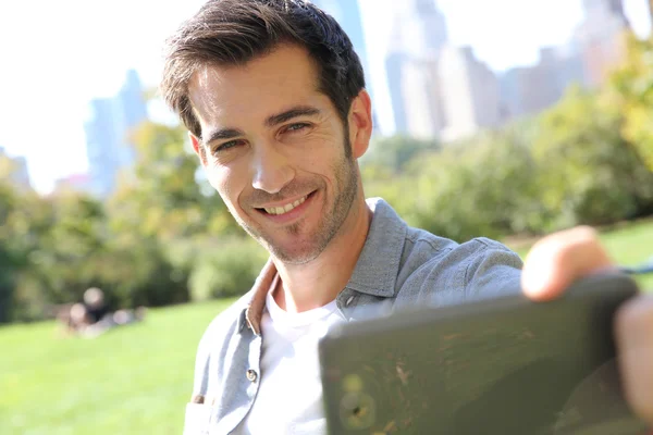 Man taking picture of himself — Stock Photo, Image