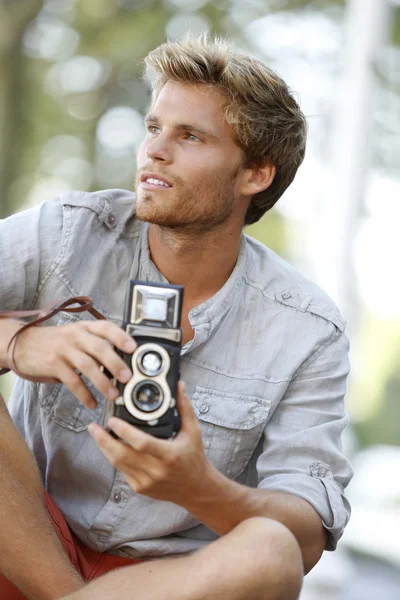 Fotograf med vintage kamera — Stockfoto