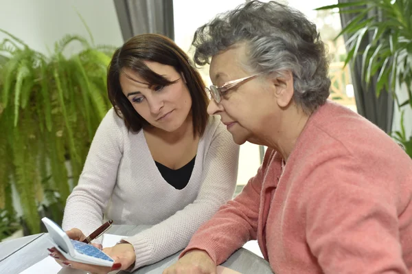 Home helper taking care of paperwork — Stock Photo, Image