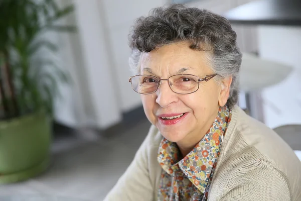 Elderly woman with eyeglasses — Stock Photo, Image