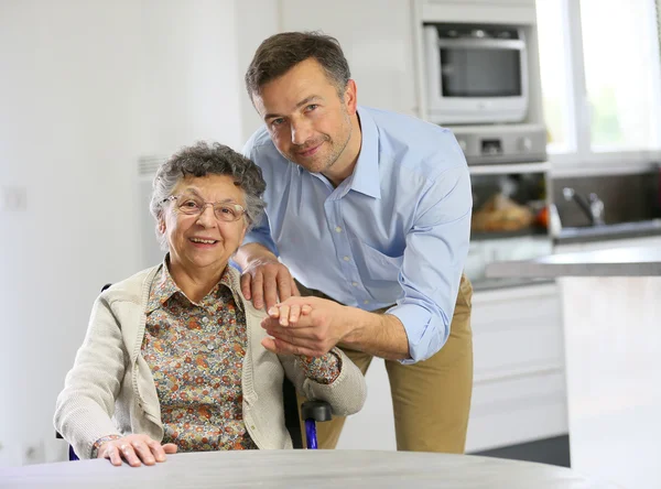 Home carer supporting elderly woman — Stock Photo, Image