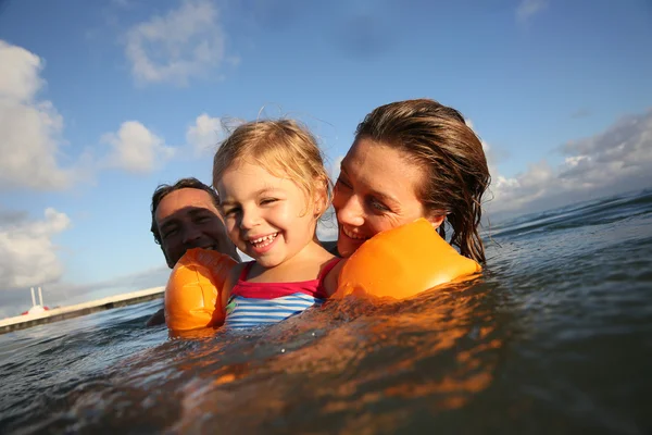 Family swimming in sea — Stock Photo, Image