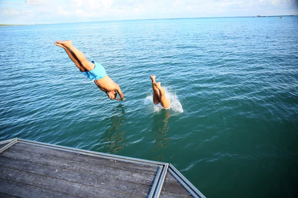 People diving from pontoon — Stock Photo, Image