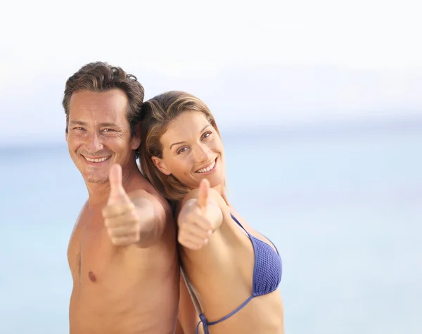 Couple showing thumbs up — Stock Photo, Image