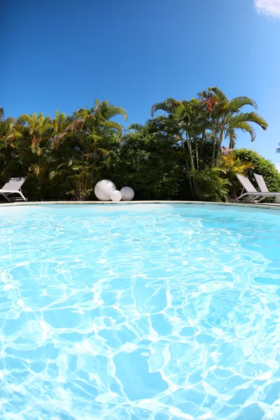 Piscina privada vazia — Fotografia de Stock