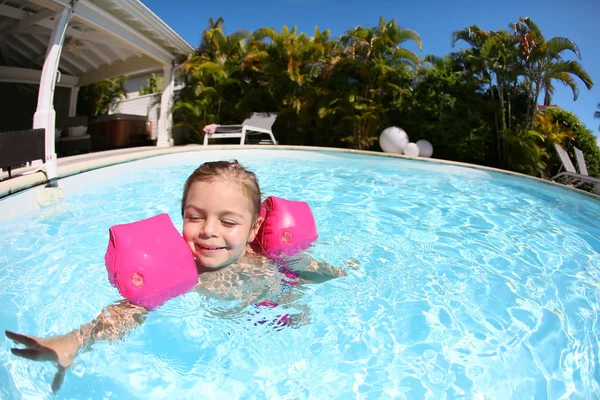 Cheerful girl in swimming-pool — Stock Photo, Image