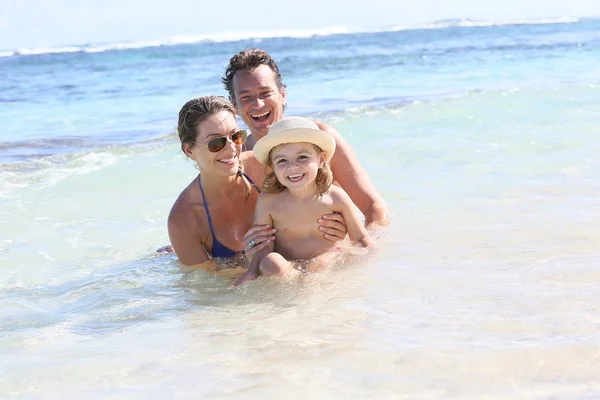 Familia en el mar Caribe — Foto de Stock