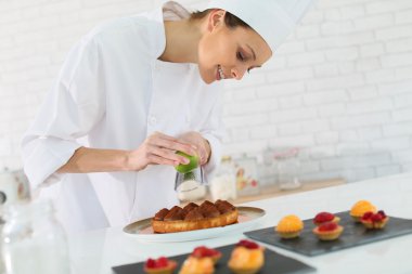 Pastacı parçalama limon lezzet