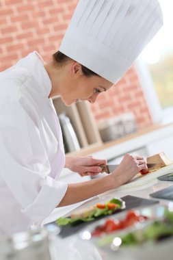 Cook meze hazırlanıyor
