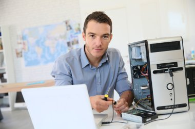 Bilgisayar veri kurtarma devam etmeden mühendisi