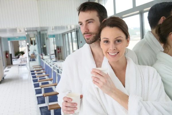 Couple in relaxation room — Stock Photo, Image