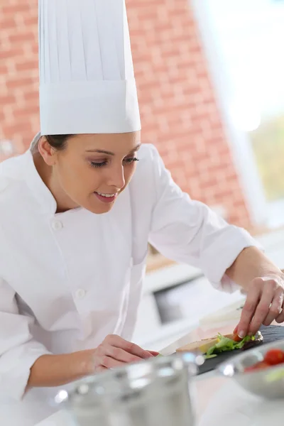 Cook preparing appetizer — Stock Photo, Image