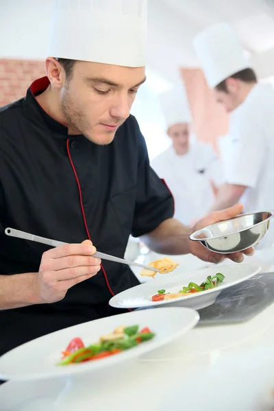 Chef in restaurant kitchen — Stock Photo, Image