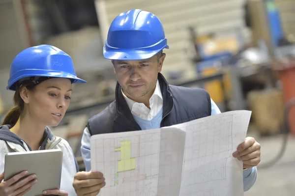 Engineers reading instructions — Stock Photo, Image