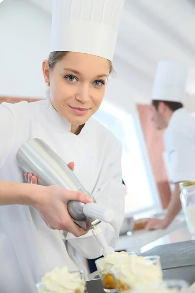 Pastry cook spreading whipped cream — Stock Photo, Image