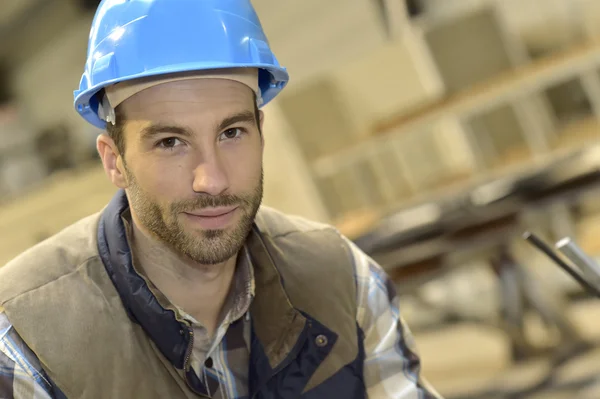 Industrieel ingenieur dragen helm — Stockfoto