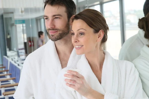 Couple in relaxation room — Stock Photo, Image