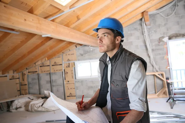 Manager reading blueprint — Stock Photo, Image