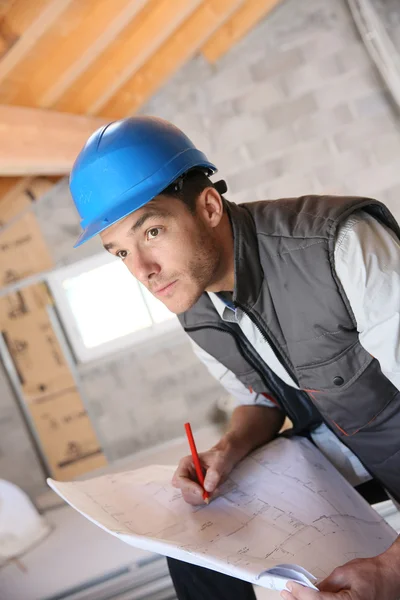 Manager reading blueprint — Stock Photo, Image