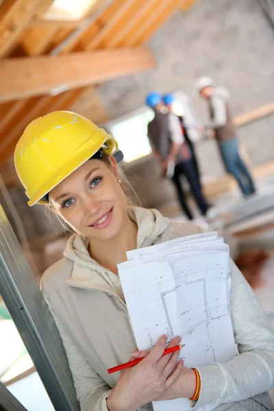 Mujer en la construcción formación profesional — Foto de Stock