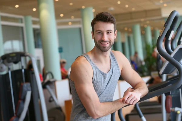 Man standing by treadmill — Stock Photo, Image