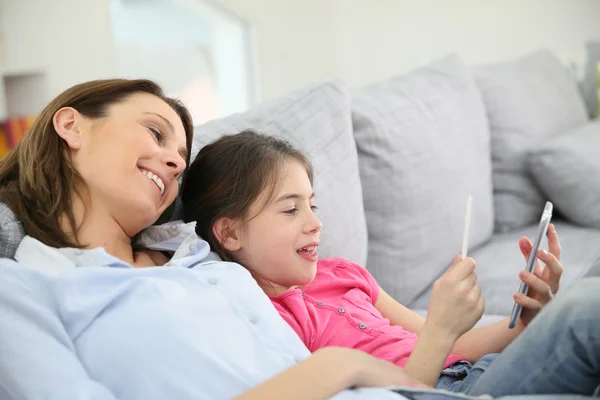 Mother and daughter playing with smartphone — Stock Photo, Image