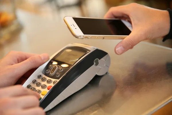 Payment transaction with smartphone — Stock Photo, Image