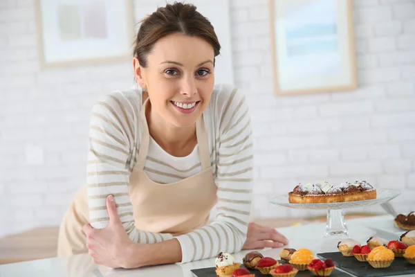 Bakery shop tender — Stock Photo, Image