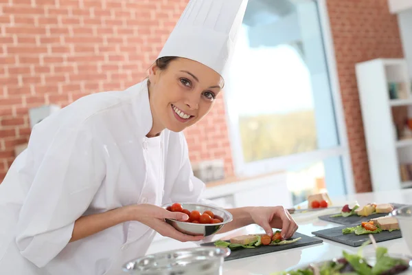 Cook preparing appetizer — Stock Photo, Image